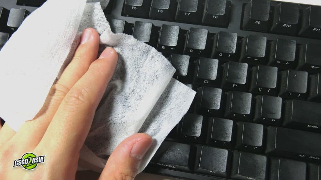 wet wipe scrubbing mechanical keyboard